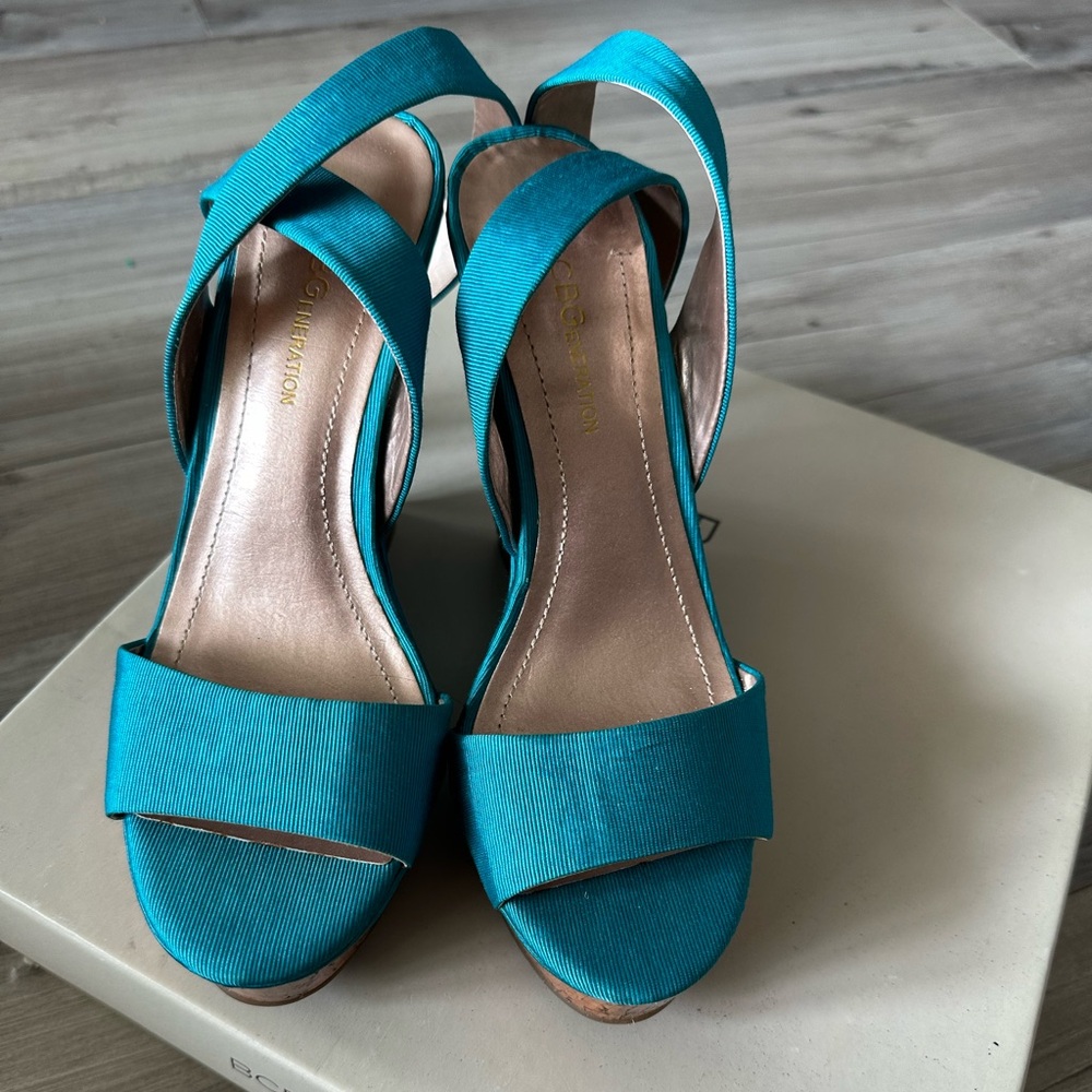 BCBG wedge sandals - size 6